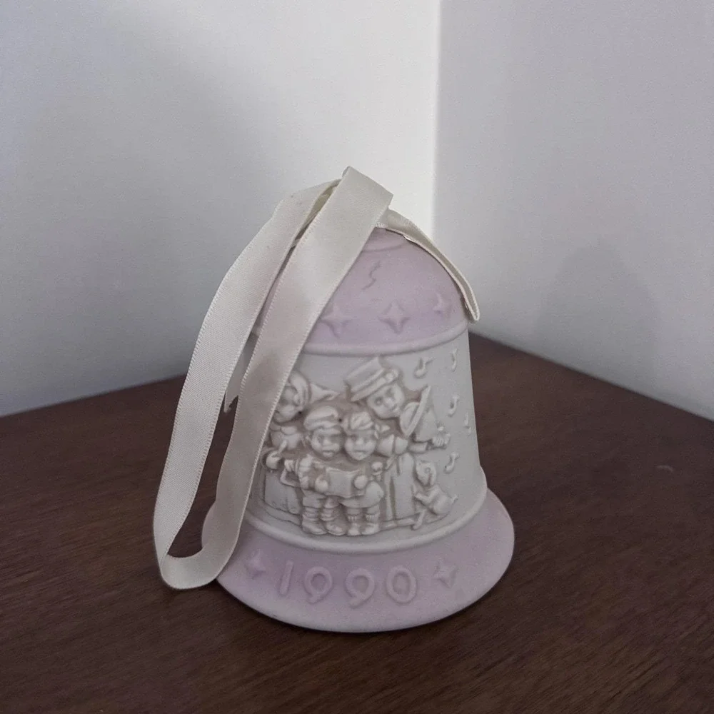 Vtg Jefferson Mint Christmas Bell Limited Edition 1990 Caroler‎